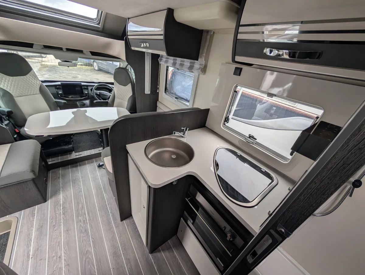Nearly new 'Island' Fixed Bed Motorhome - Image 4