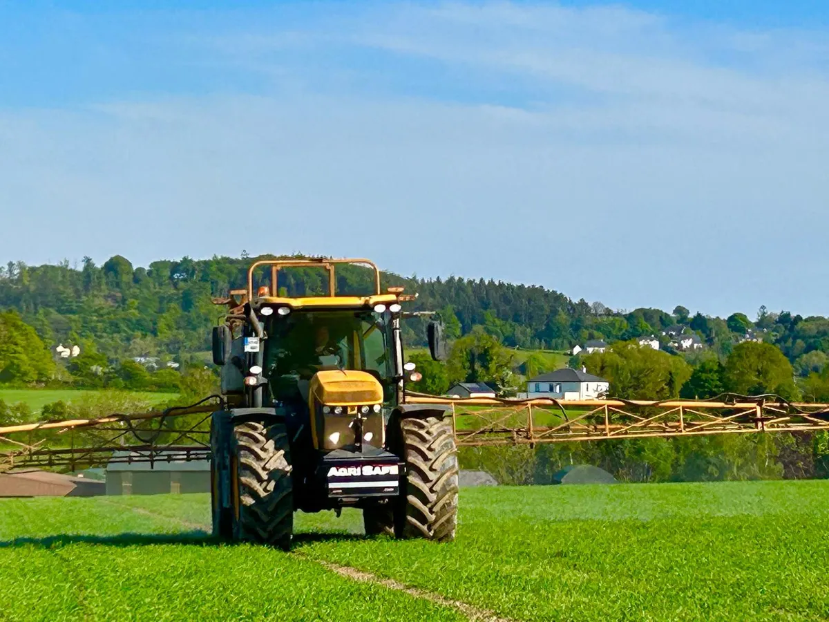 Demount 24 metre sprayer for Jcb Fastrac - Image 1