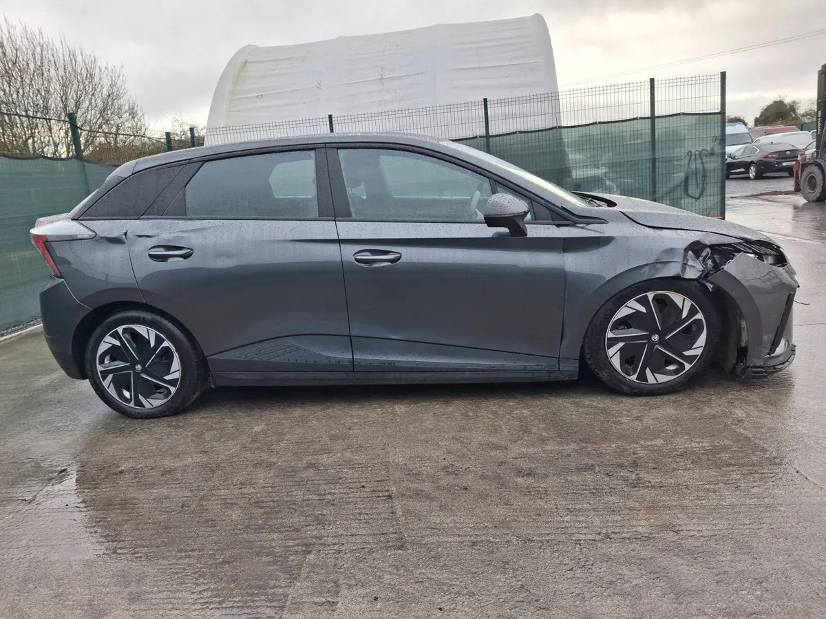 242 MG-4 LR-Excite  EV Auto 64kWh - Image 4