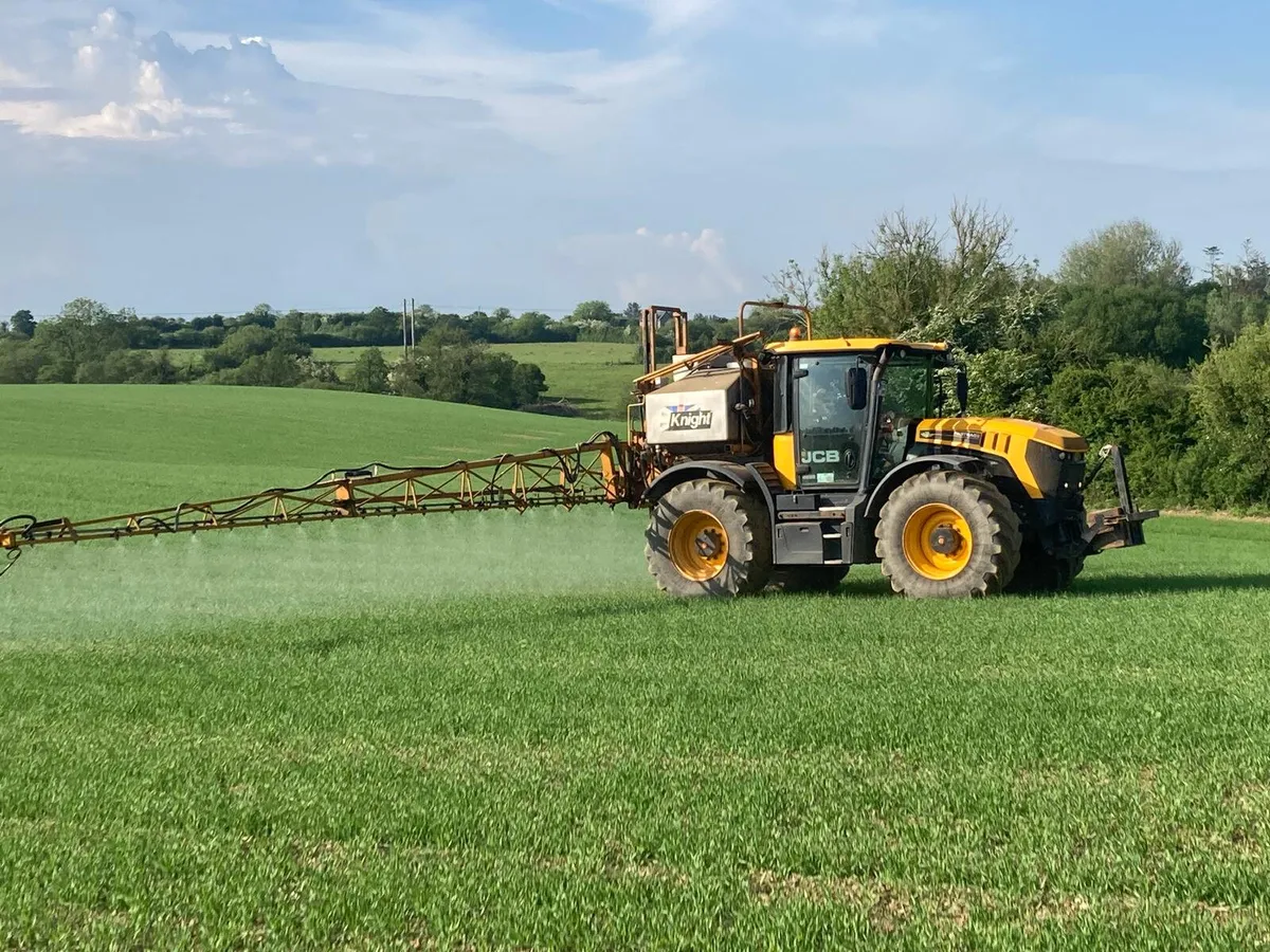 Demount 24 metre sprayer for Jcb Fastrac - Image 4