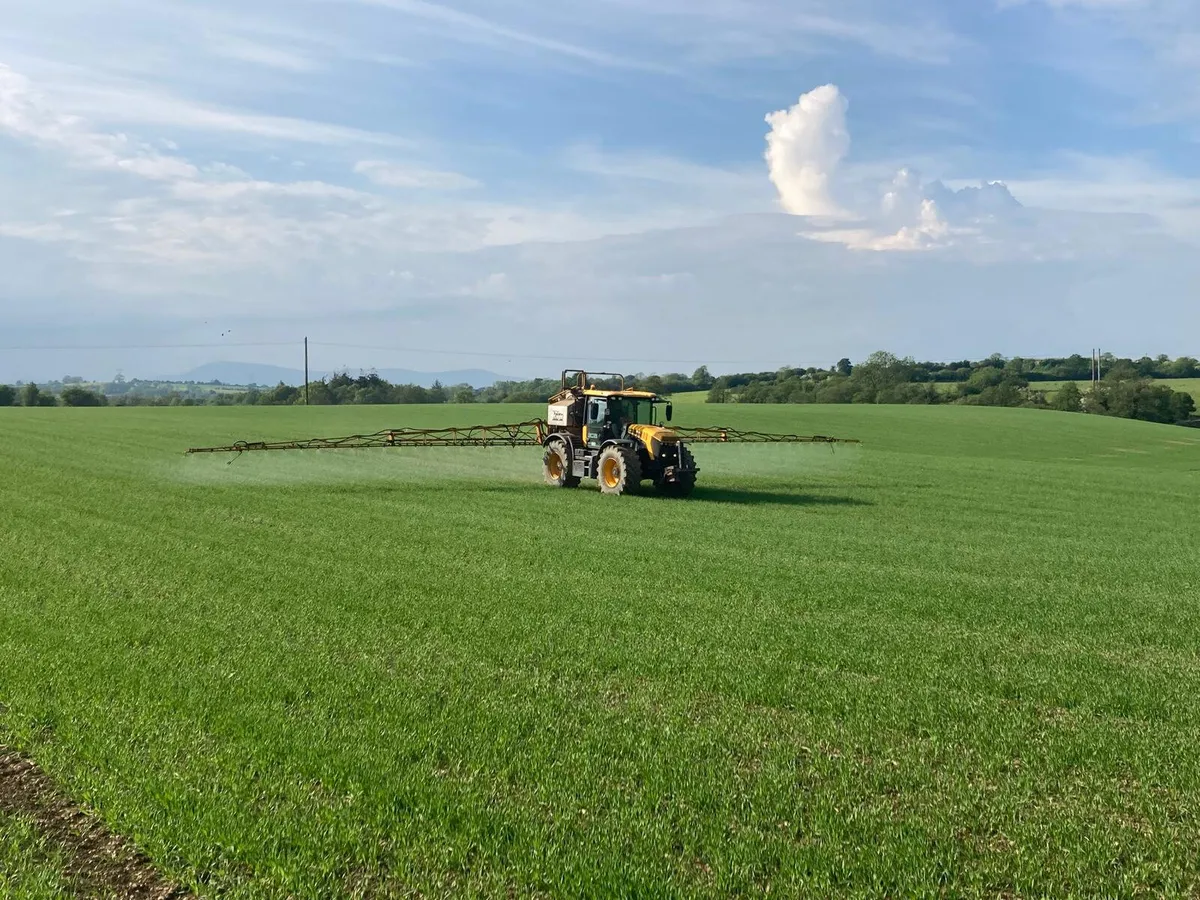 Demount 24 metre sprayer for Jcb Fastrac - Image 3