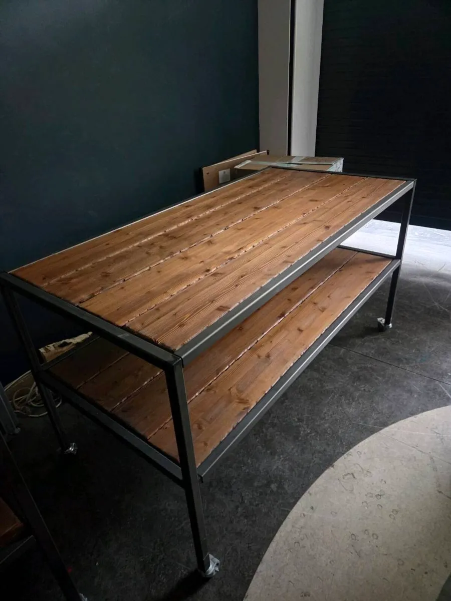 Display table/work bench - Image 1