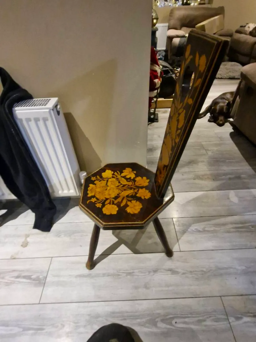 Antique spinning wheel chair - Image 2