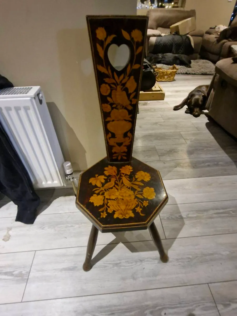 Antique spinning wheel chair - Image 3