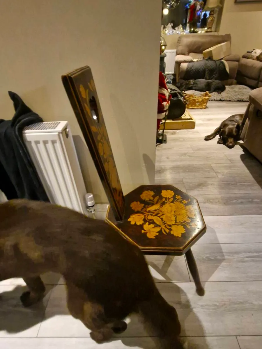 Antique spinning wheel chair - Image 4