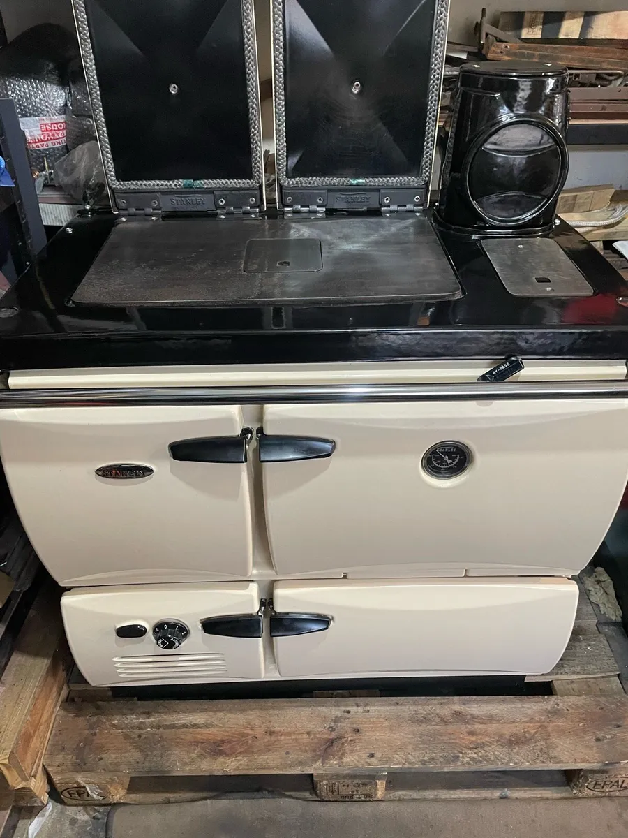 Stanley Donard solid fuel range - Image 4