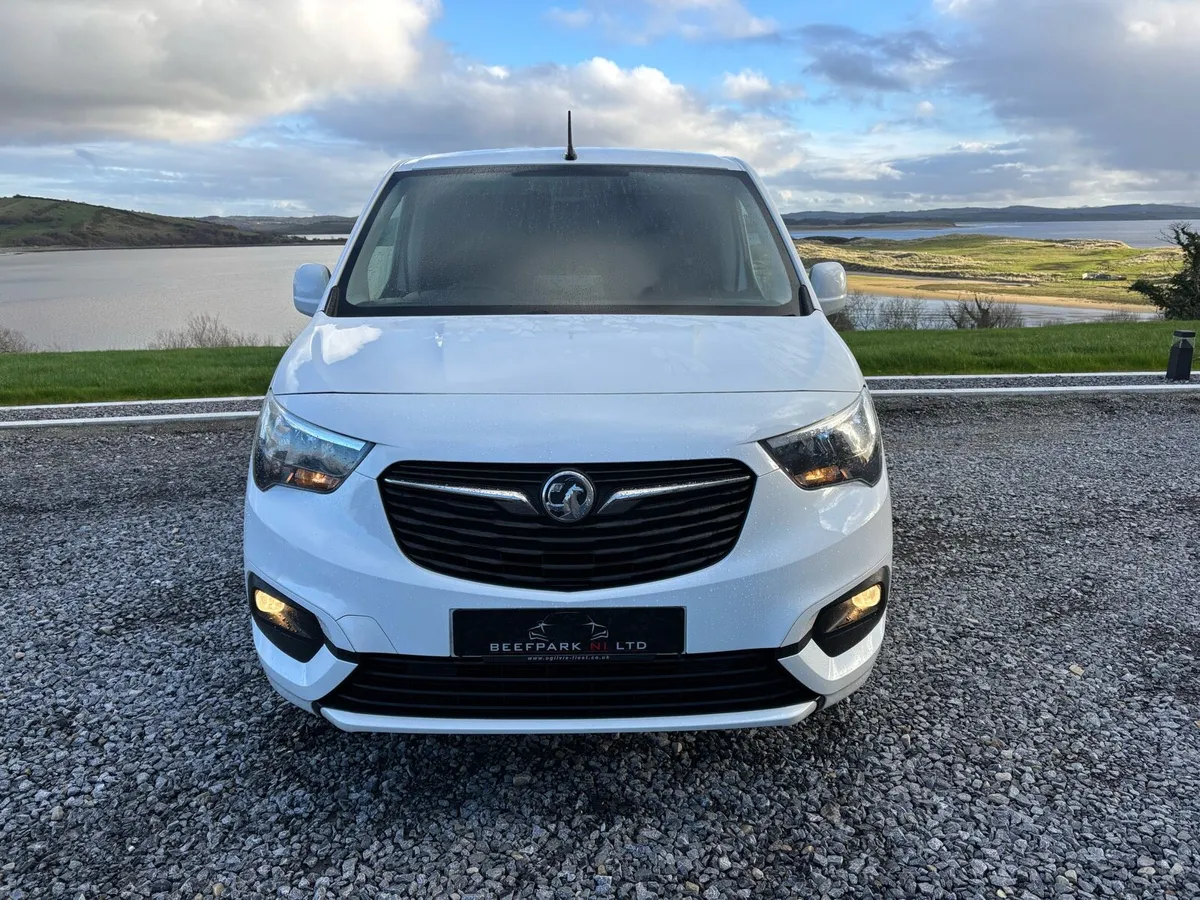 2021 Vauxhall Combo Sportive 3 Seater - Image 2