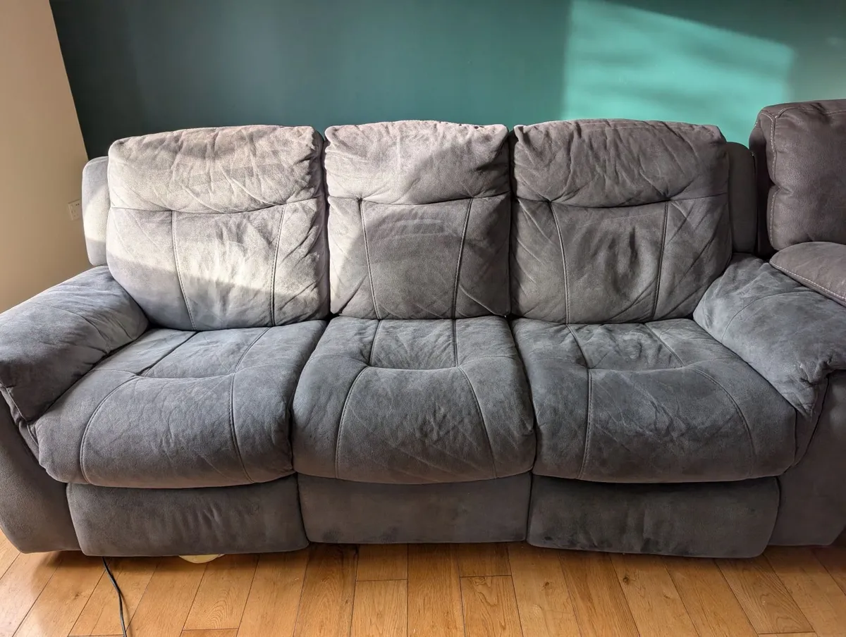 3 seater electric recliner - Image 1