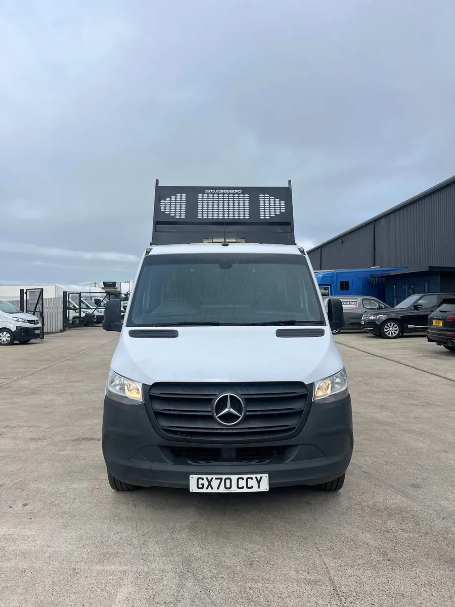 2021 Mercedes Sprinter Crew Cab 3.5T Tipper - Image 2