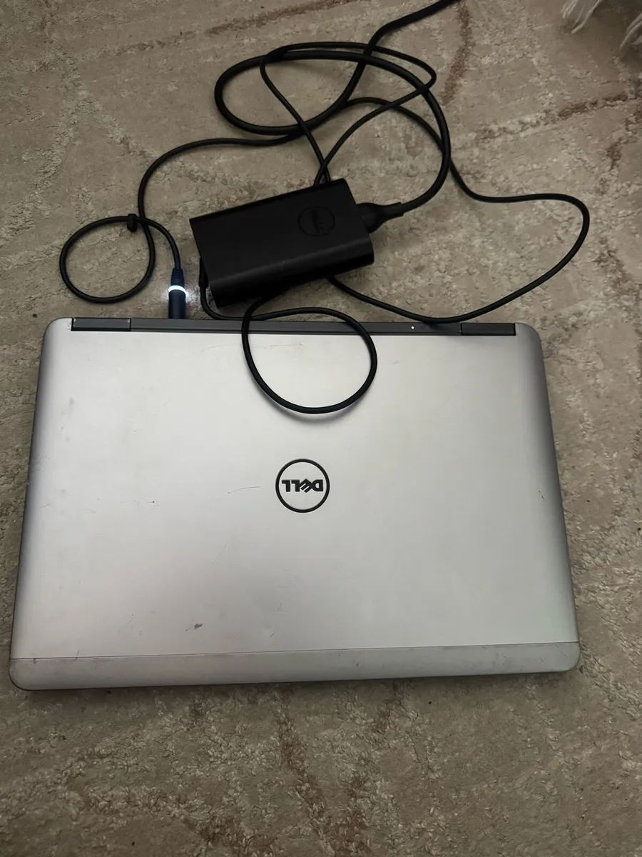 Dell i7 laptop - Image 1