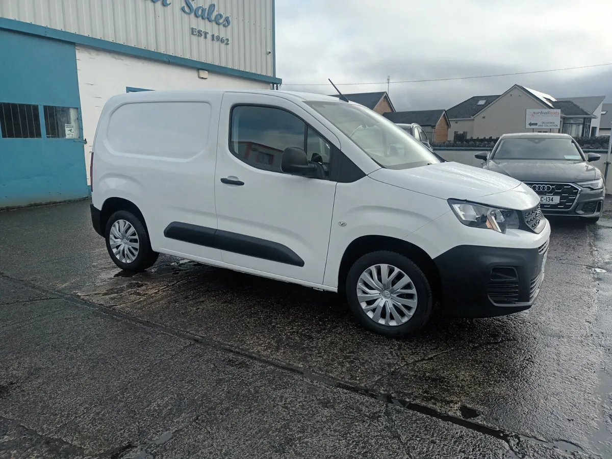 2021 Peugeot Partner PROFESSIONAL PLUS 1.5  HDI - Image 2