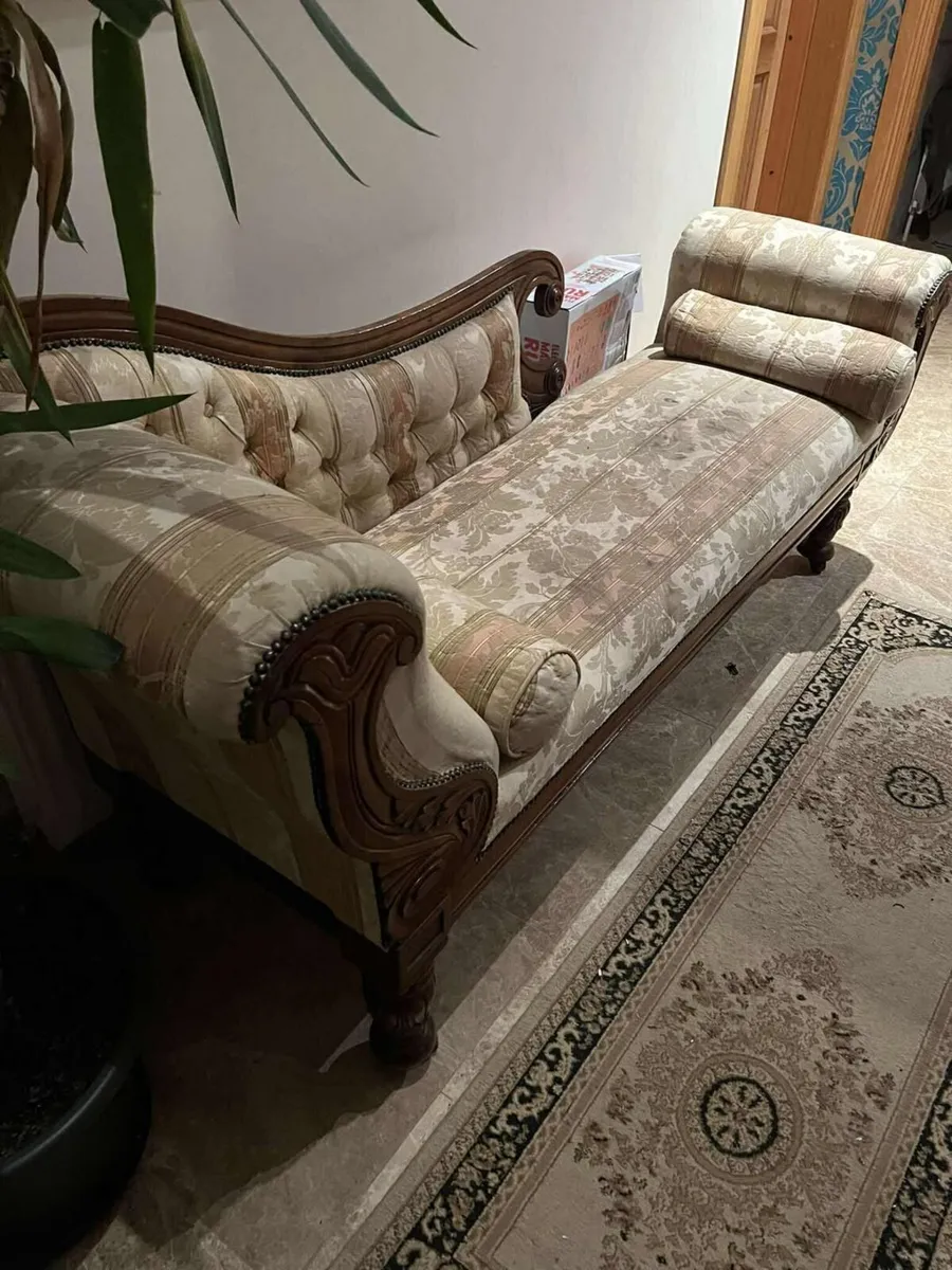 Wanted Chesterfield couch chairs in need of repair - Image 2