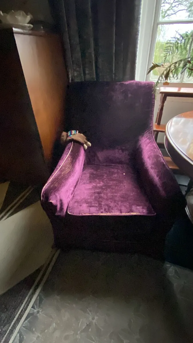 Wanted Chesterfield couch chairs in need of repair - Image 3