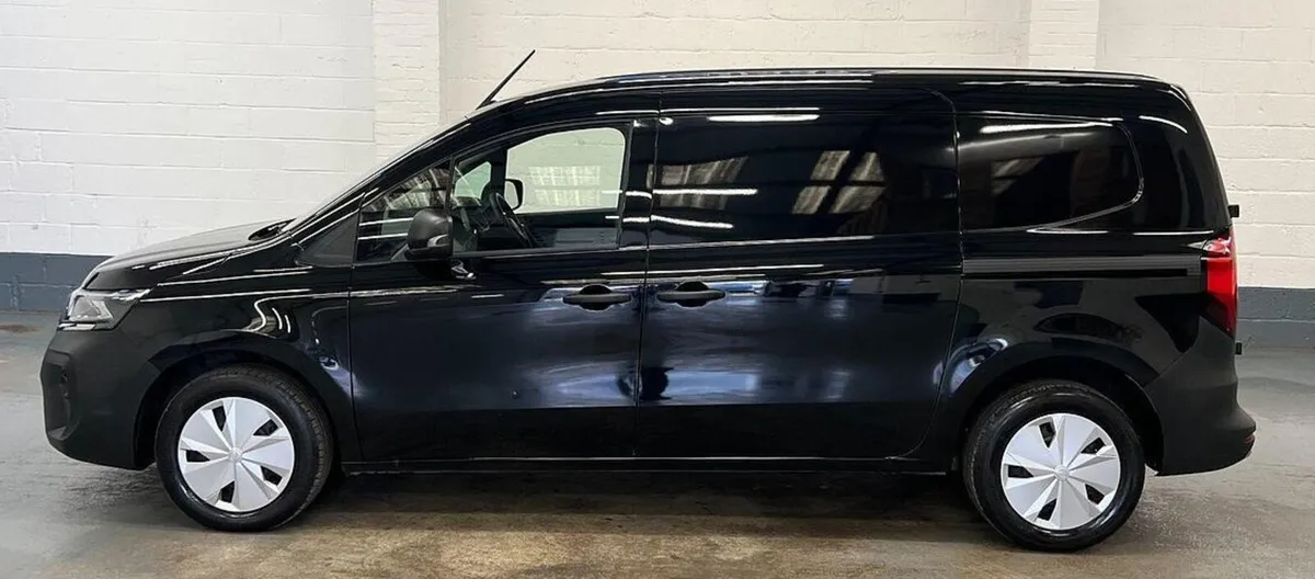 2023 Nissan Townstar Panel Van - Image 2