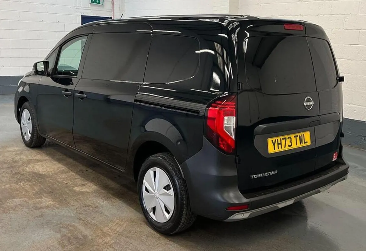 2023 Nissan Townstar Panel Van - Image 3