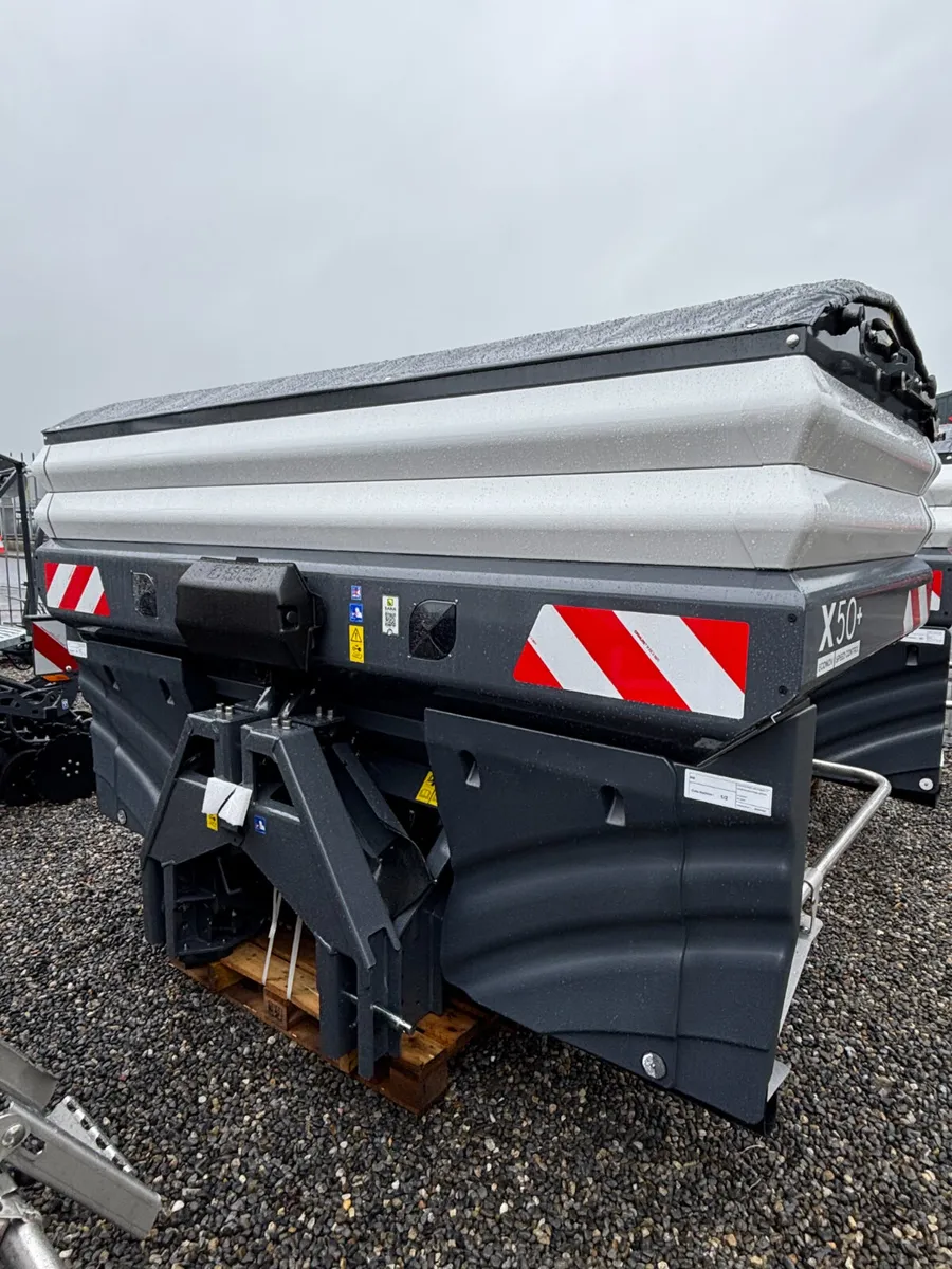 SKY Agriculture X50+ fertiliser spreader - Image 3