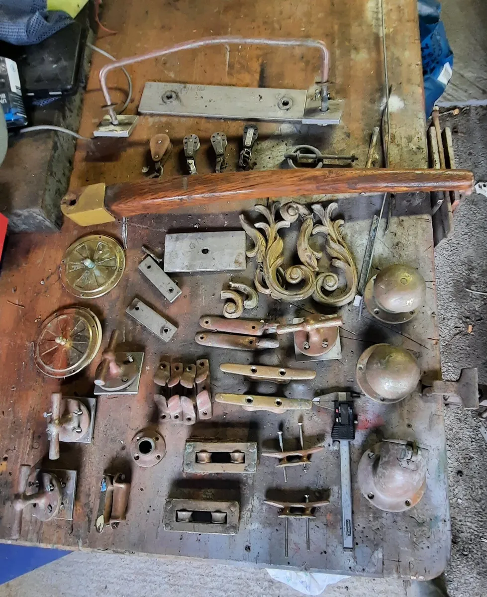 Classic yacht parts. Sails mast bronze fittings... - Image 3