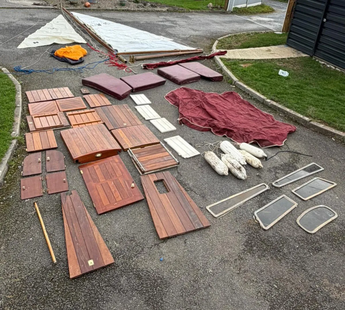 Classic yacht parts. Sails mast bronze fittings... - Image 1