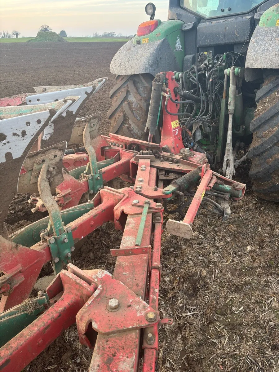 Kverneland es80 plough - Image 3