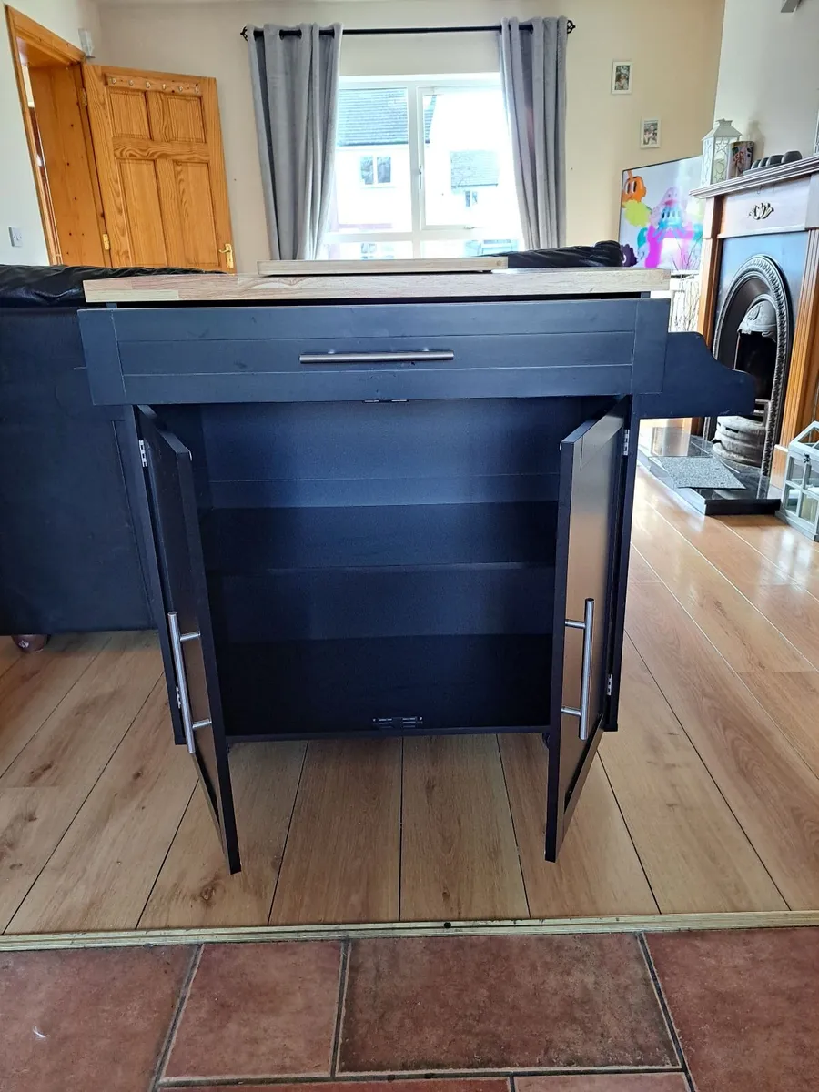 Kitchen Island - Image 1