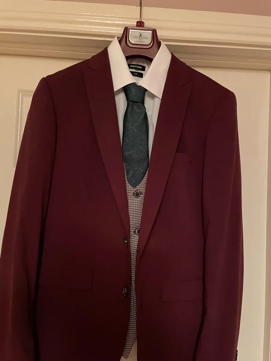 Men’s Suit - Image 1