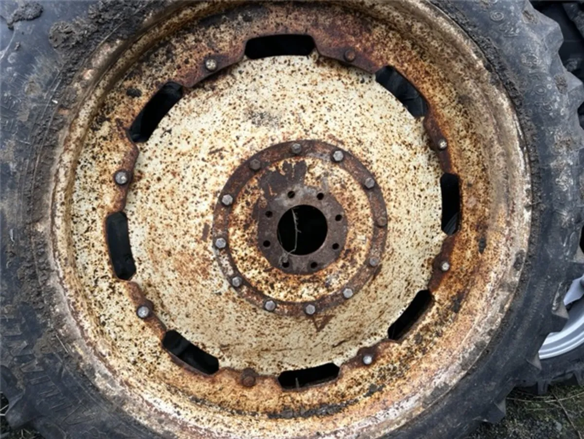 FULL Set NH Row Crops - 13.6R48 & 320/85R32 - Image 3