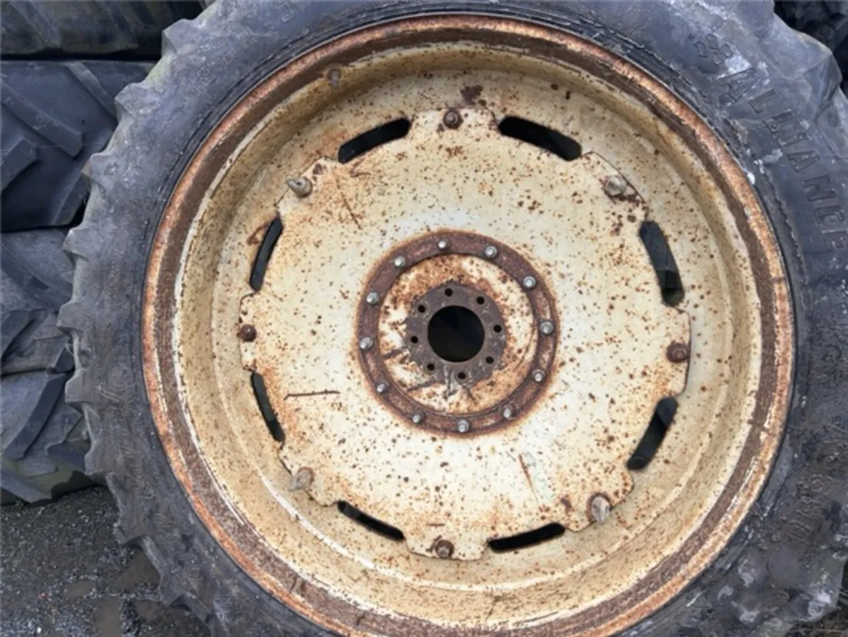 FULL Set NH Row Crops - 13.6R48 & 320/85R32 - Image 4