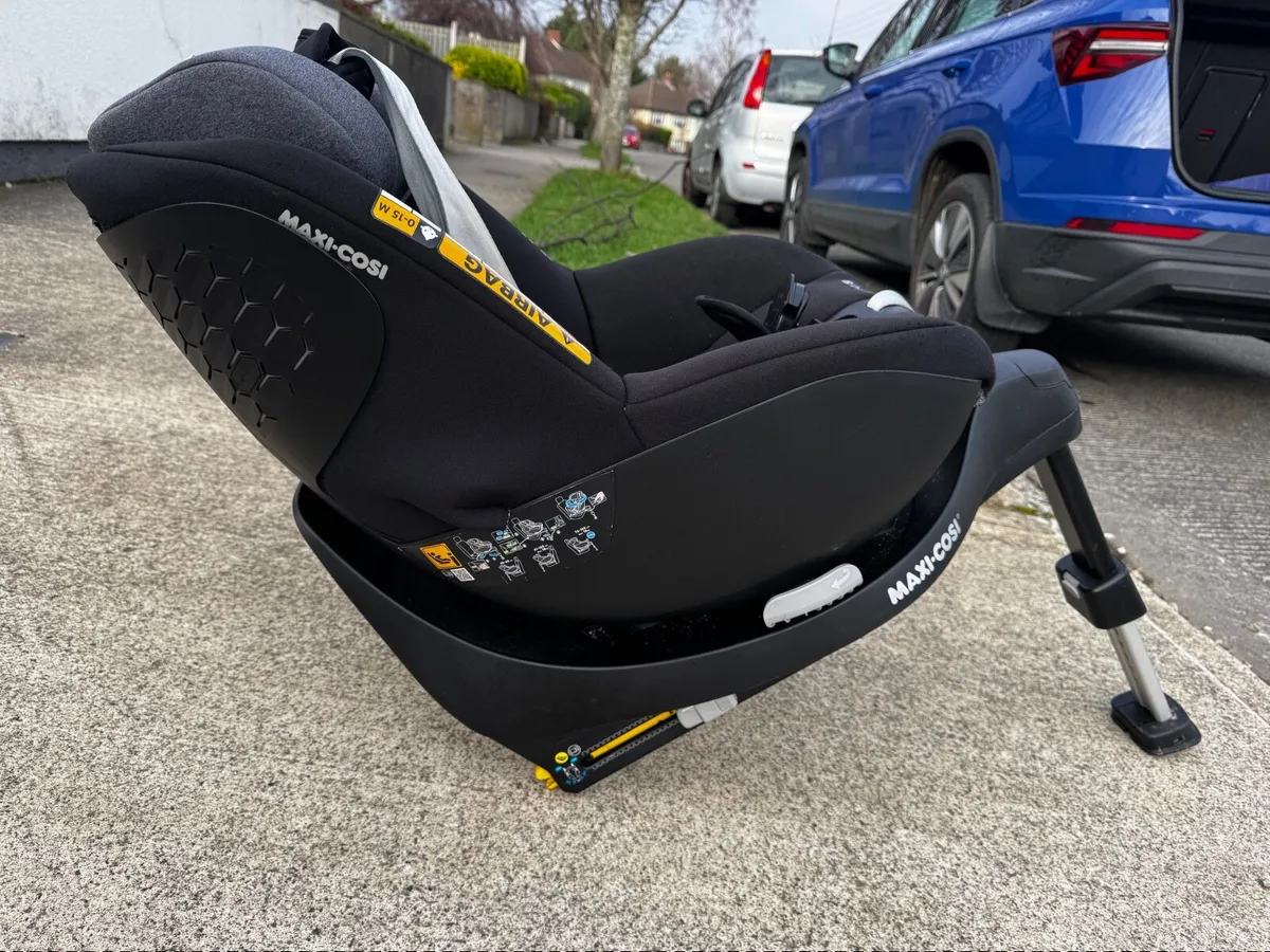 Maxi cosi 360 degree Kids car seat - Image 1