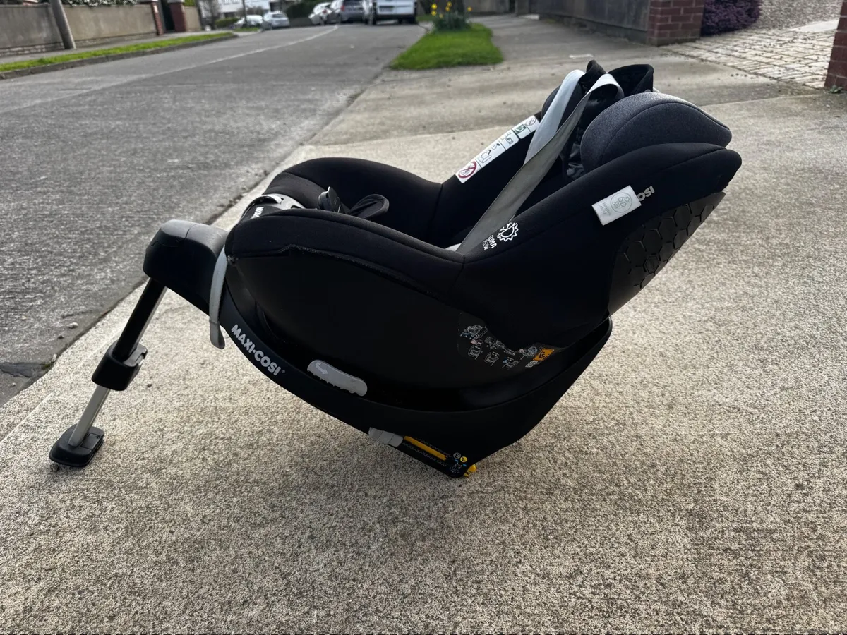 Maxi cosi 360 degree Kids car seat - Image 2