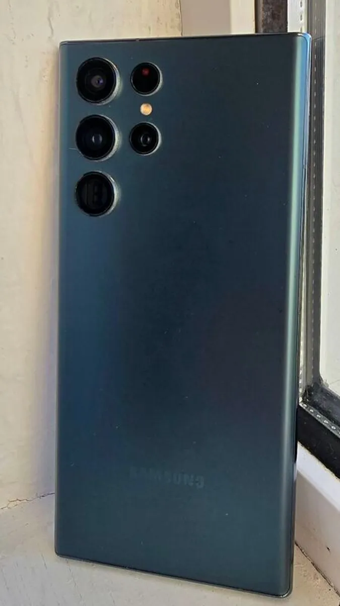 Samsung Galaxy S22 Ultra 1TB Unlocked - Excellent Condition - Image 3