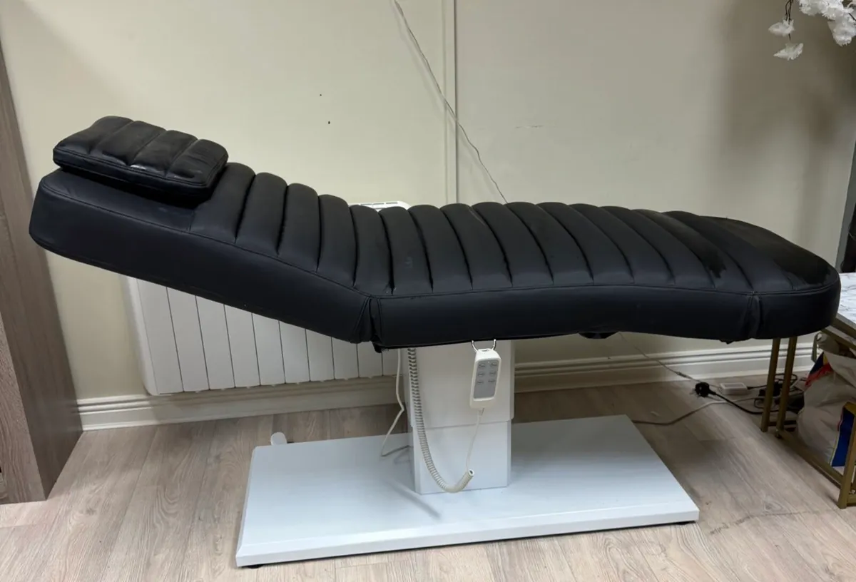 SM Darcy Couch Black never used - Image 1