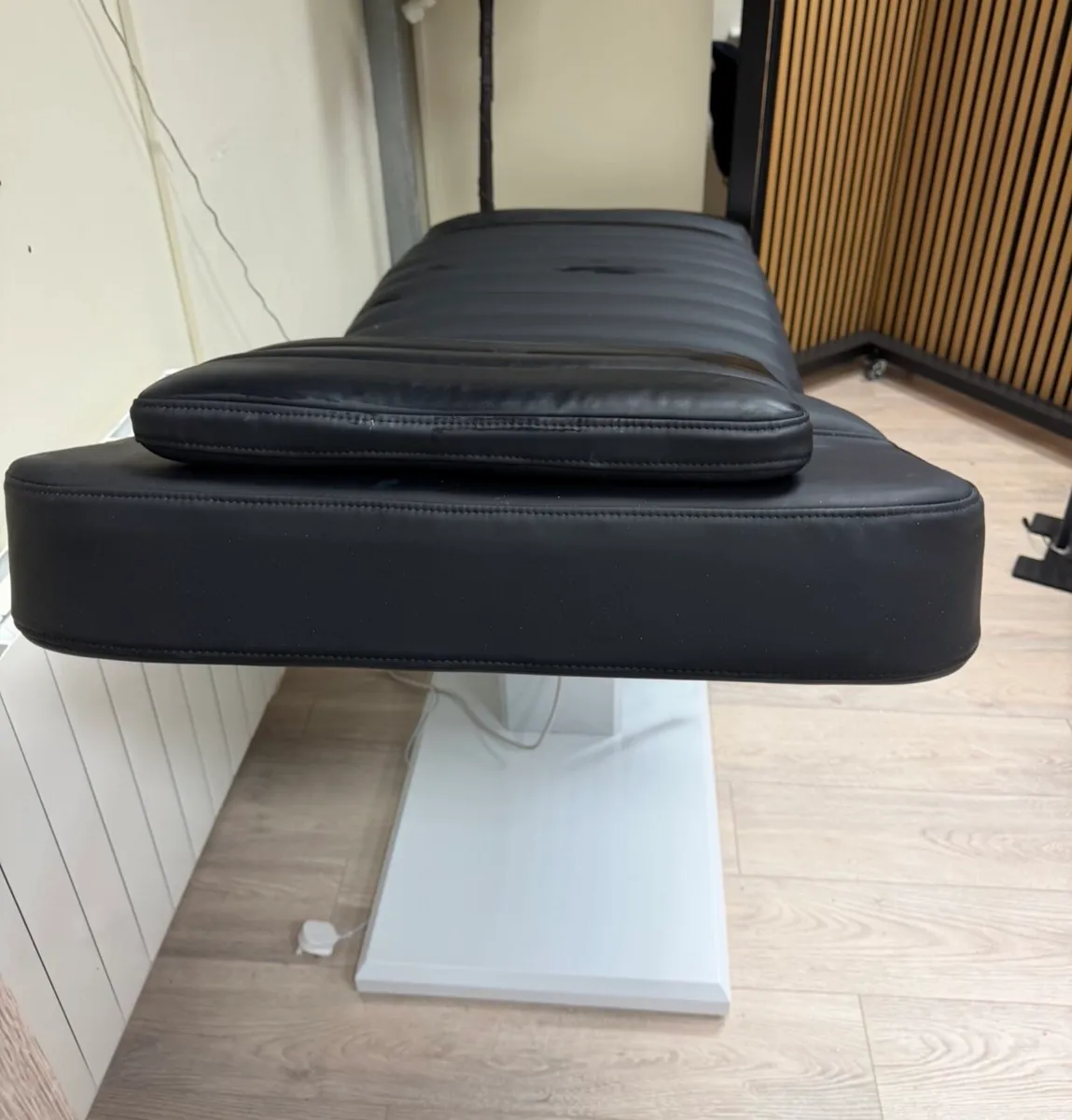 SM Darcy Couch Black never used - Image 2