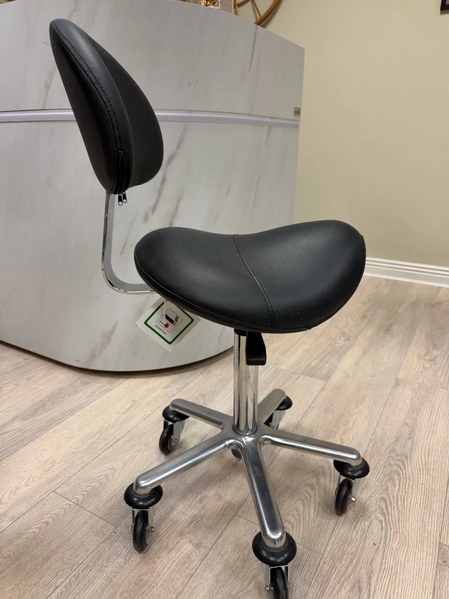 SM Darcy Couch Black never used - Image 3