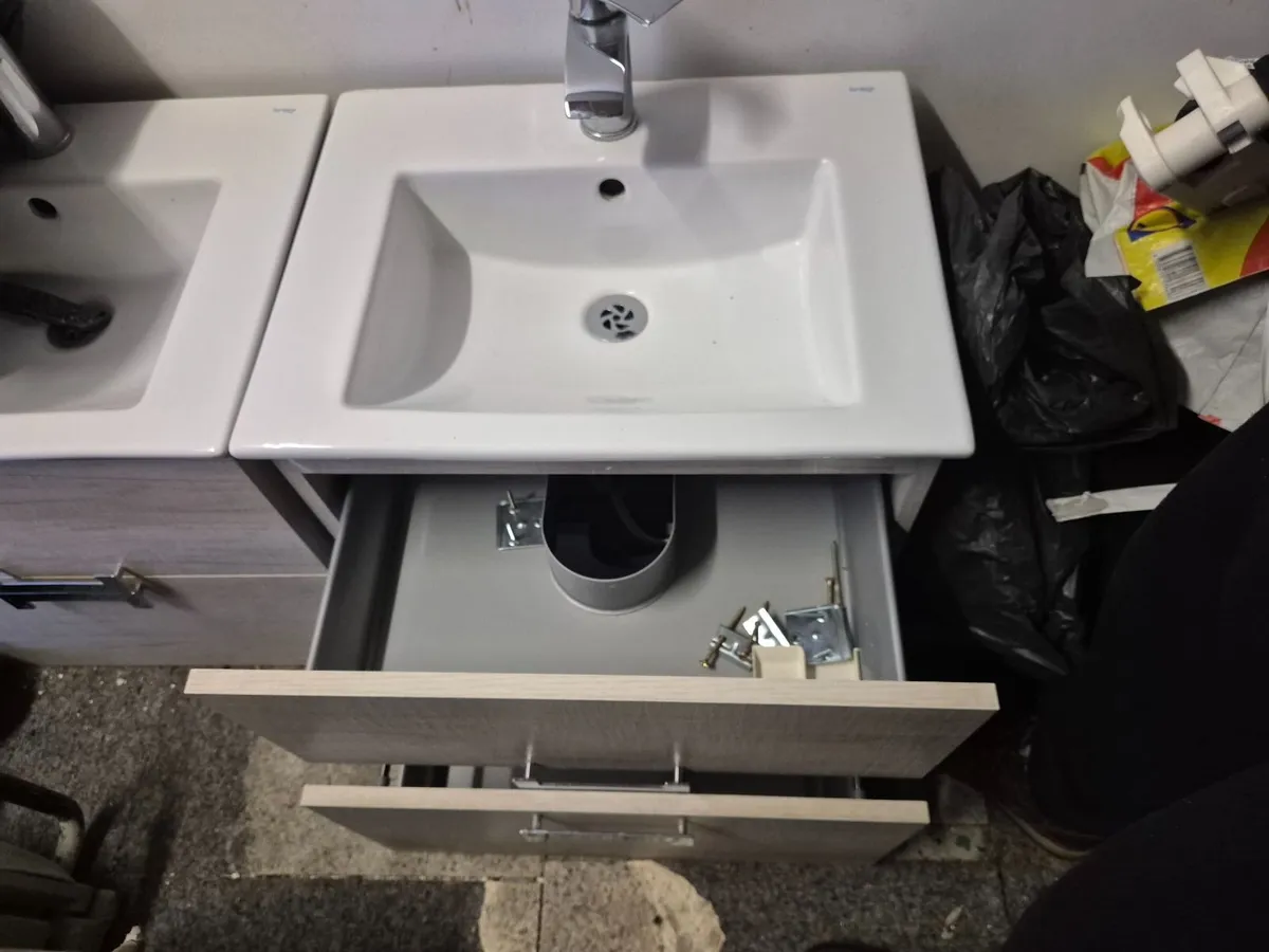 Vanity unit with basin - Image 1