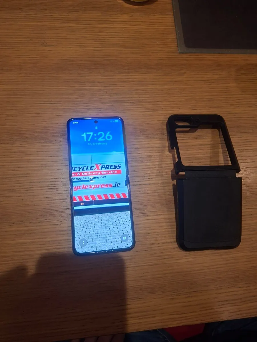 Samsung z flip 5 - Image 1