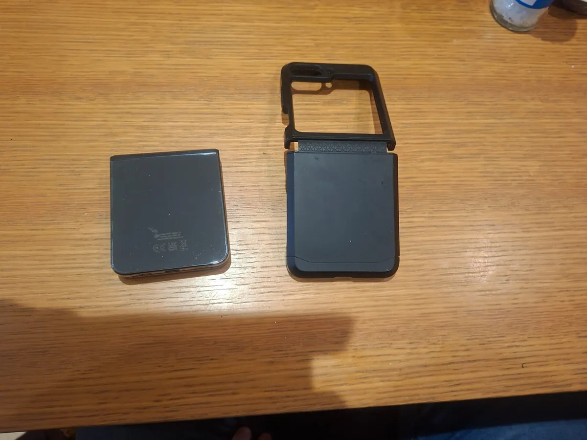 Samsung z flip 5 - Image 2
