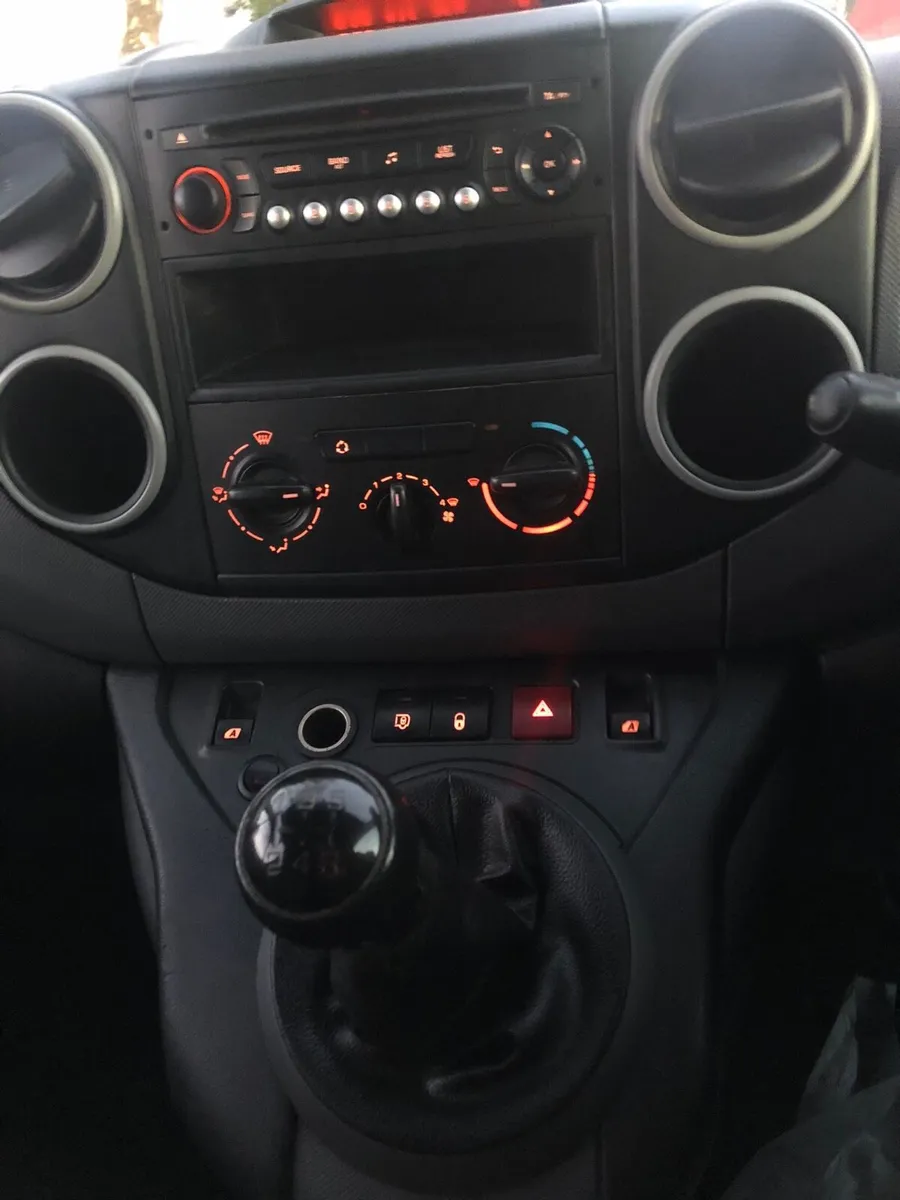 PEUGEOT PARTNER LIKE NEW GOOD SERVICE HISTORY - Image 4