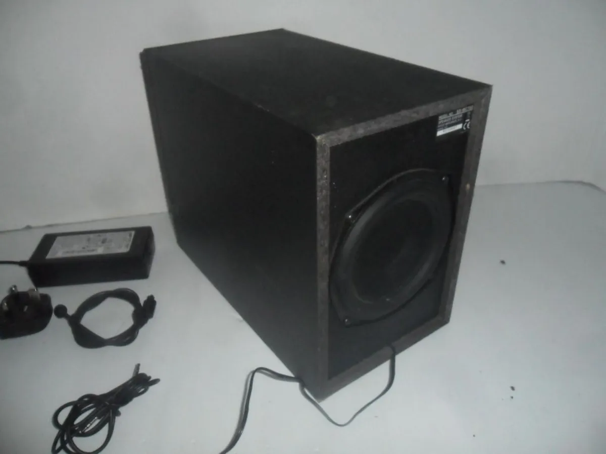 Samsung sound bar with sub - Image 2