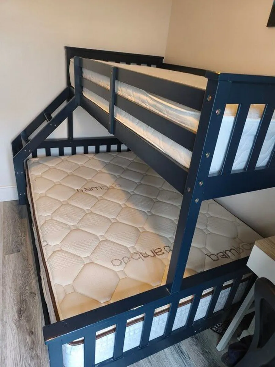 triple bunk bed - Image 1