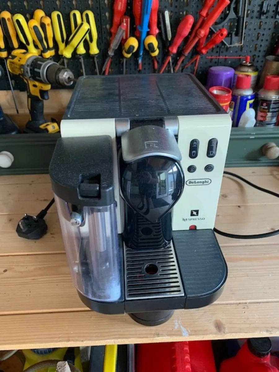 De Longhi Nesprsso Coffee Machine - Image 1