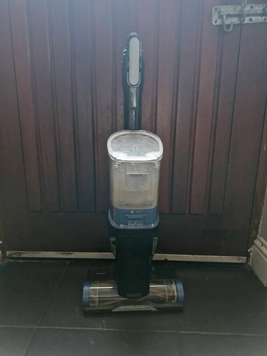 Shark Anti Hair Wrap Cordless Stick Vacuum Cleaner - Image 4