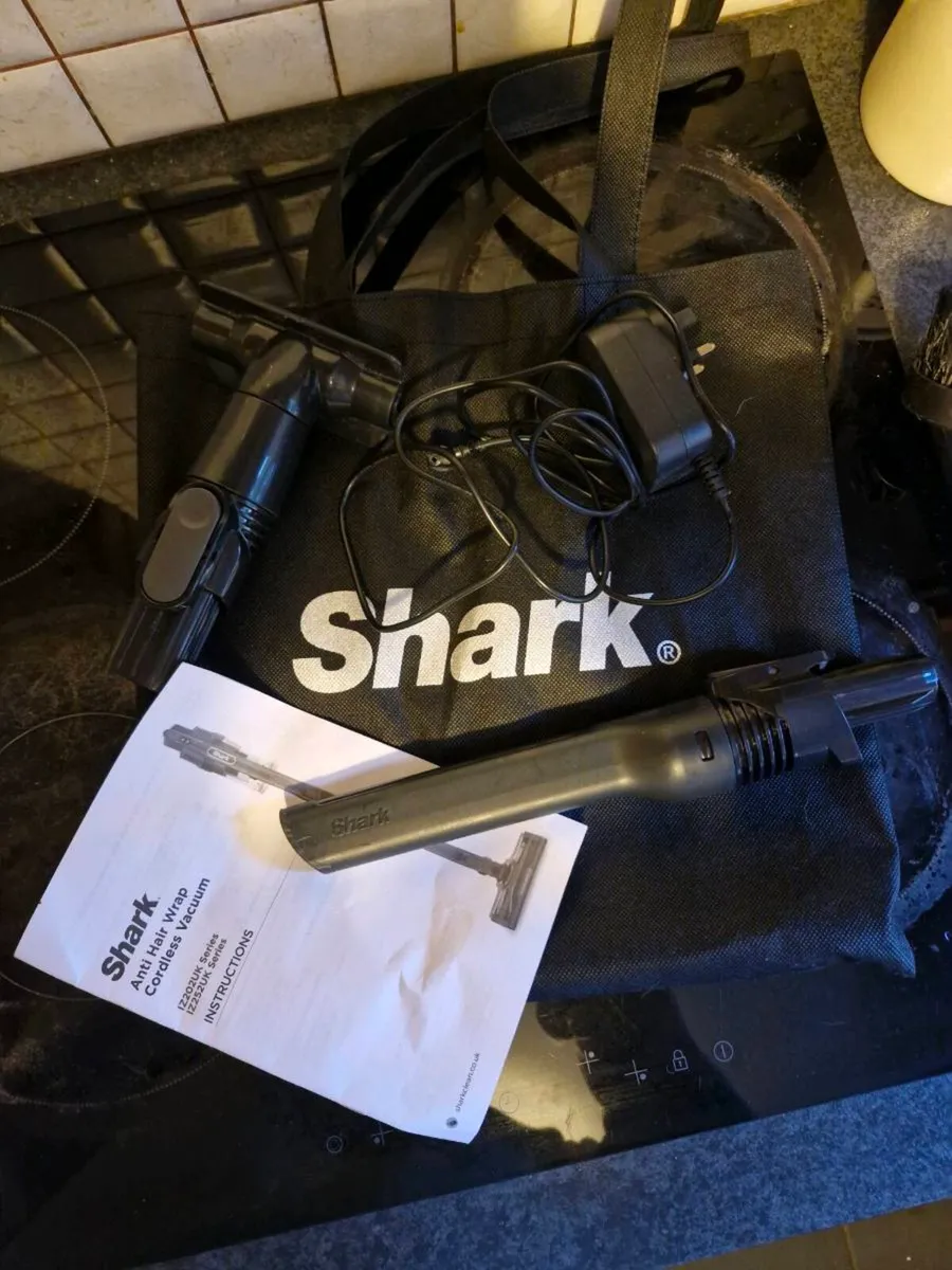 Shark Anti Hair Wrap Cordless Stick Vacuum Cleaner - Image 3