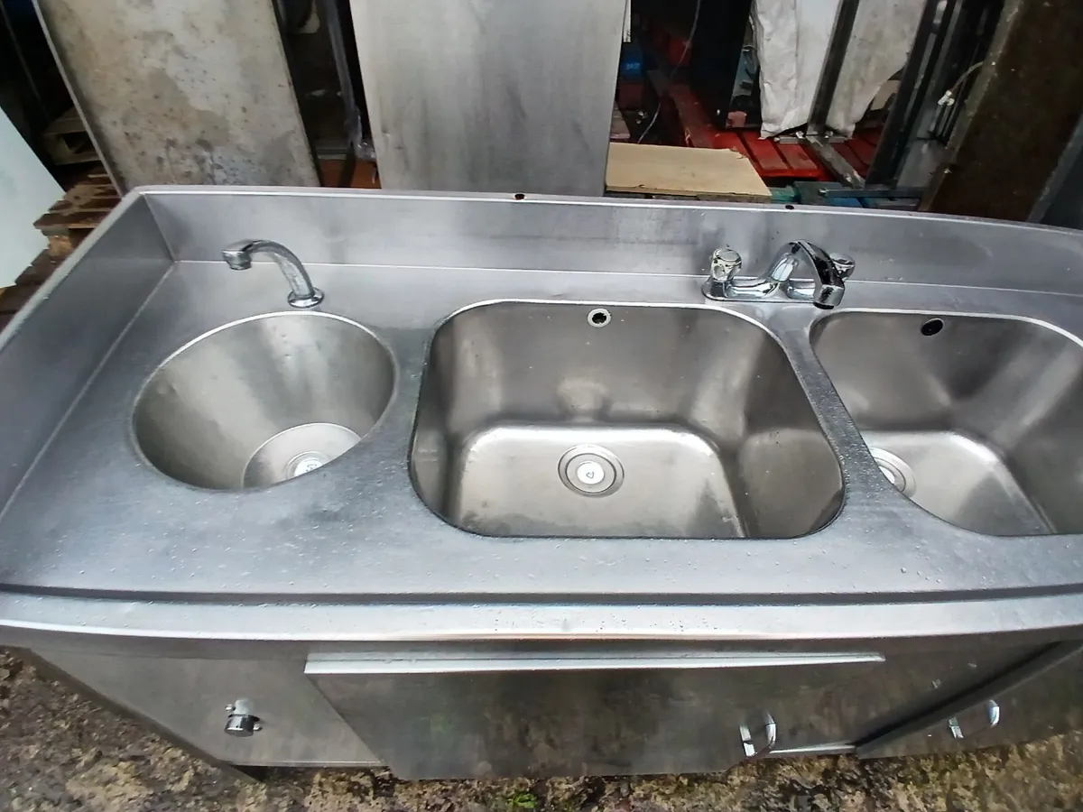 Staneless steel cabbinet double sink unit complete - Image 1