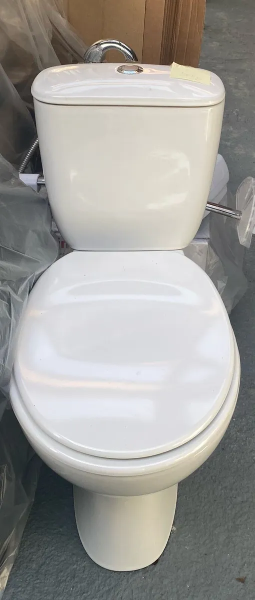 En-suite Sanitary Ware - Image 2