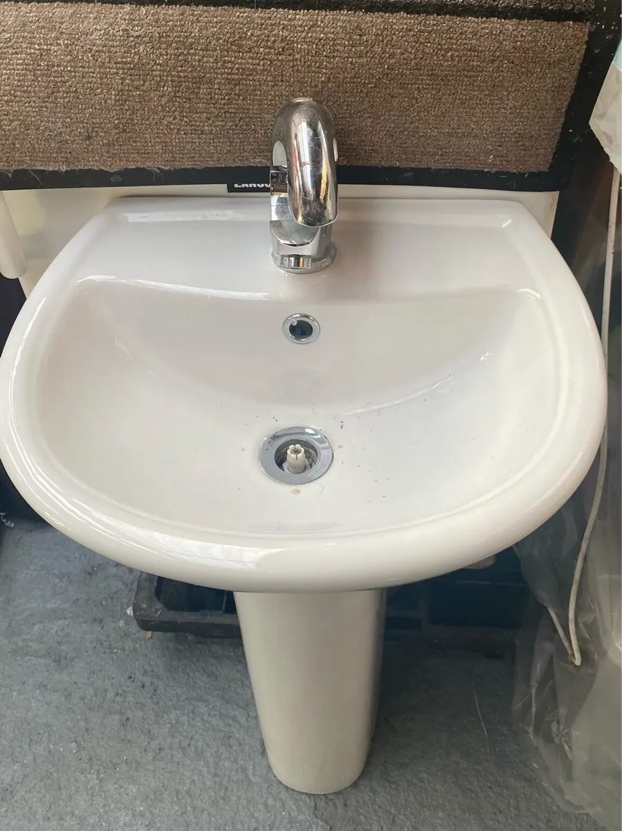 En-suite Sanitary Ware - Image 1