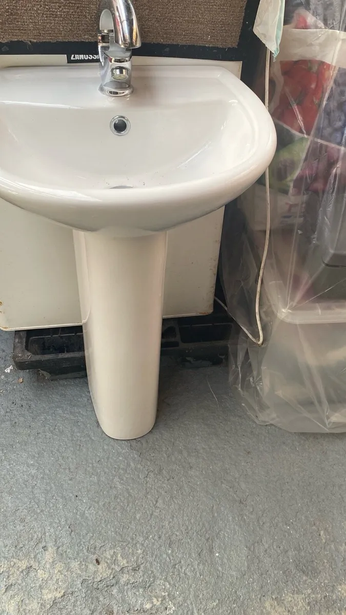 En-suite Sanitary Ware - Image 3