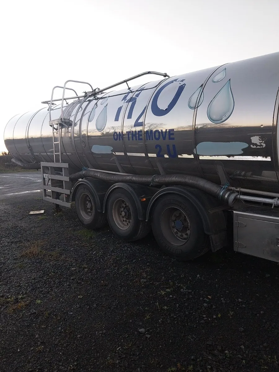 30000 litre stainless steel tanker - Image 1