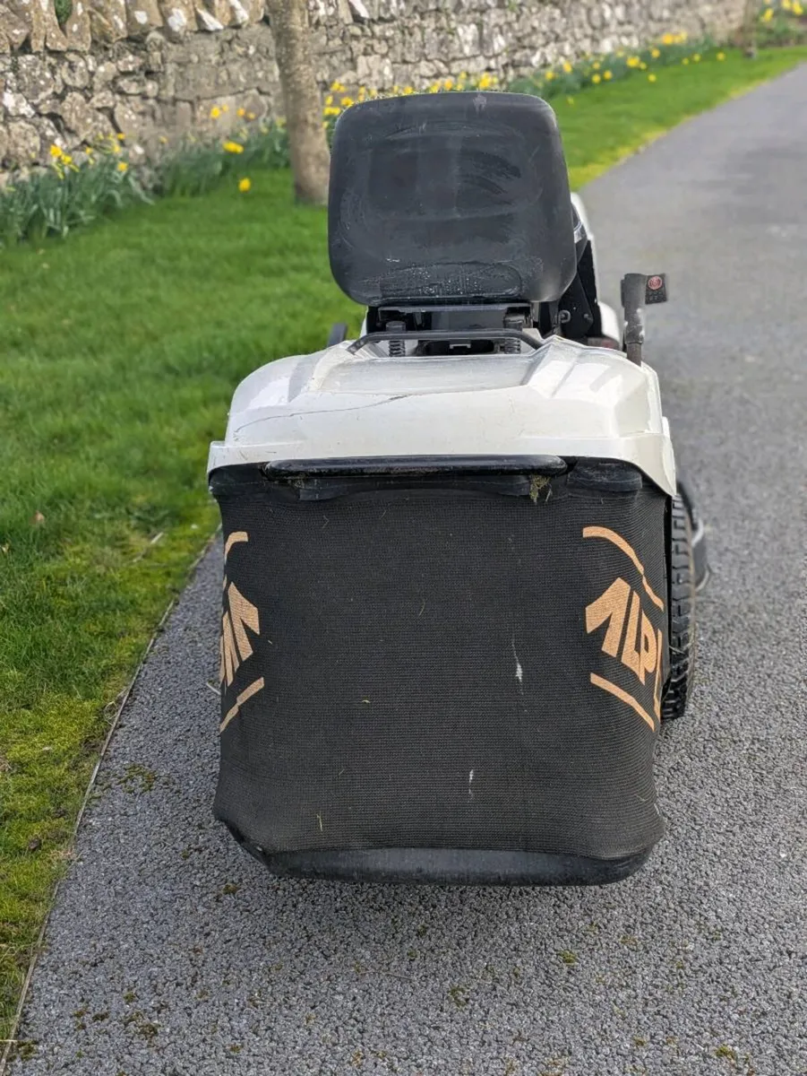 Alpina 19.5 hp Briggs and Stratton lawnmower - Image 3