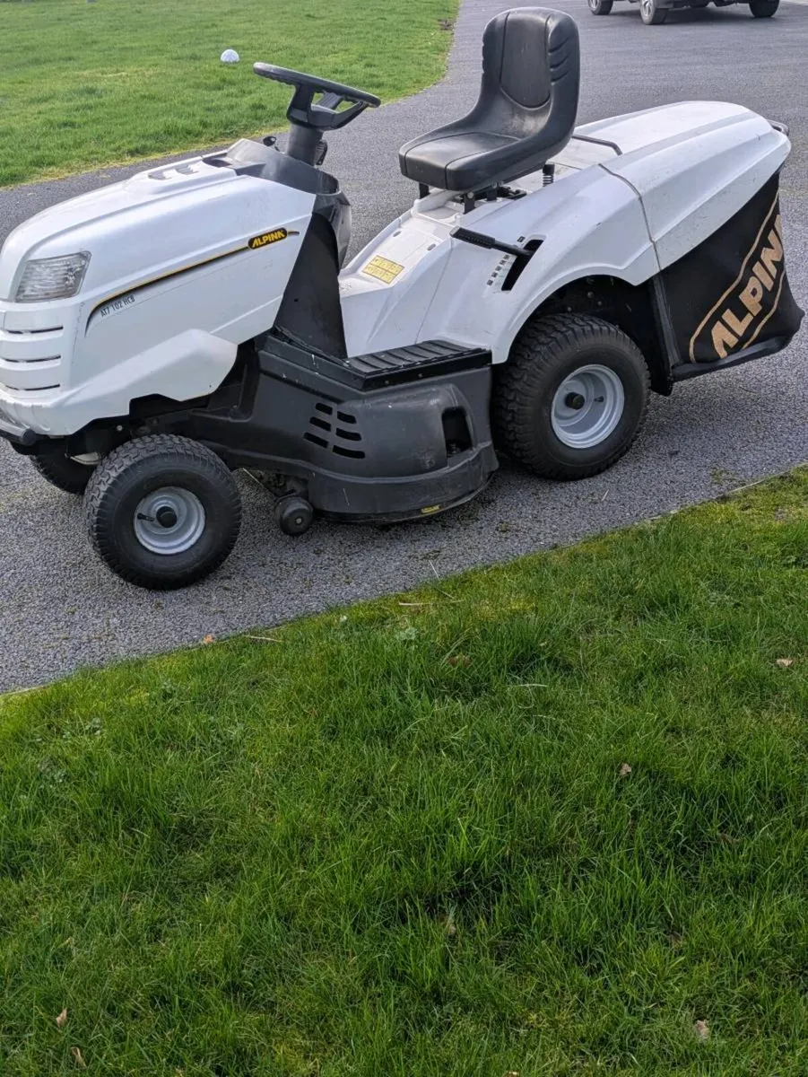 Alpina 19.5 hp Briggs and Stratton lawnmower - Image 4