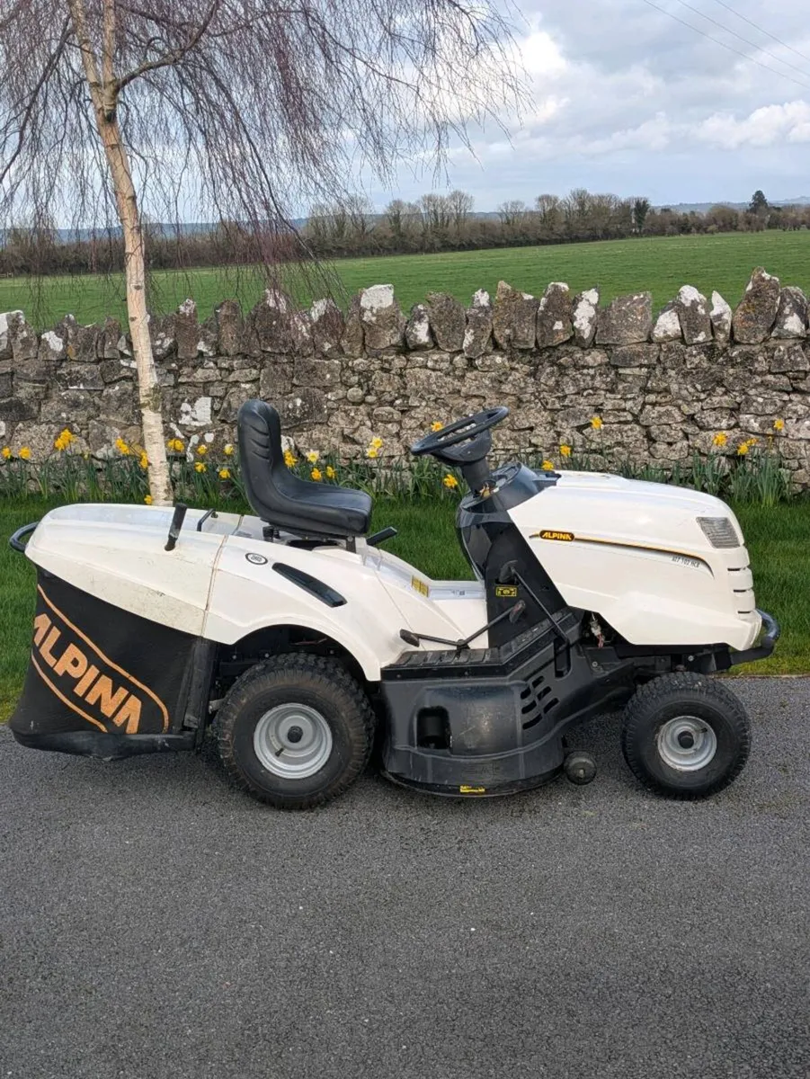 Alpina 19.5 hp Briggs and Stratton lawnmower - Image 1